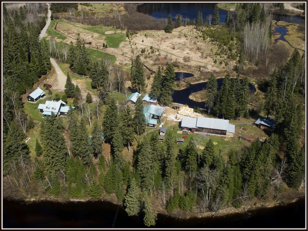 Domaine Le Bostonnais - Le Village En Bois Rond La Tuque Exterior photo