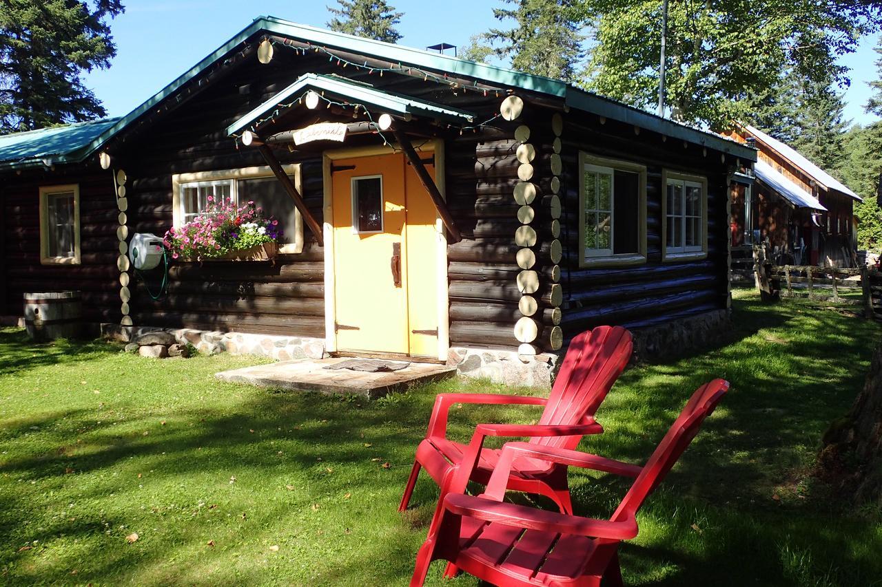 Domaine Le Bostonnais - Le Village En Bois Rond La Tuque Exterior photo